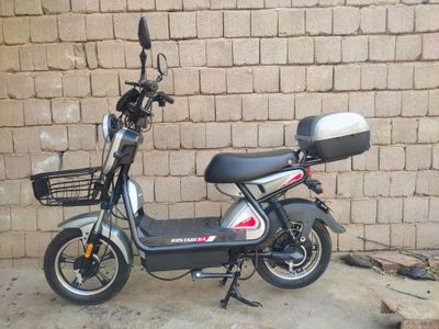 Skuter sotiladi Ideal