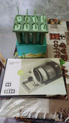 Продам подставку для посуды + форму для мороженного.