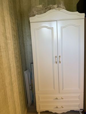 Детский шкаф и тумбочка