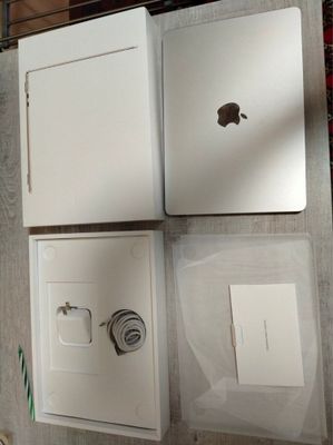 Apple MacBook Air 13.6” (2022, M2)