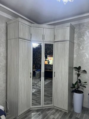 Отличный шкаф вместительный