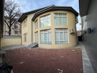 Аренда Здания. Улица Шота Руставели Ор: Глинка 470м² 3 уровень