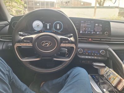 Hyundai Elantra 2022 год