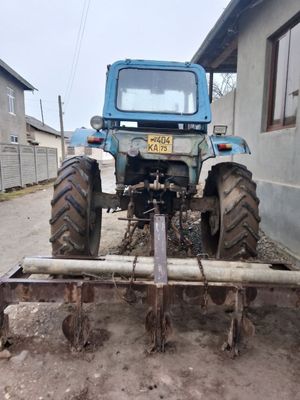 Traktor sotiladi