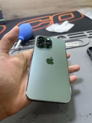iPhone 13 pro green