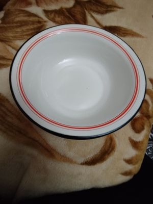 Продаются чашки эмалированные.
