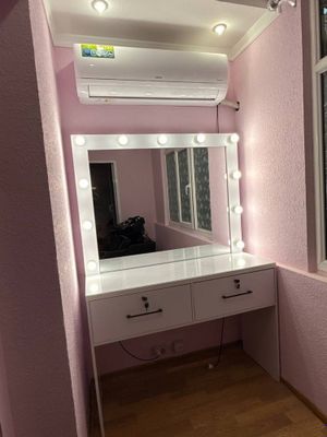 Стол для салон красоты