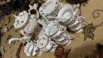 Фарфоровый чайный сервиз в отличном состоянии