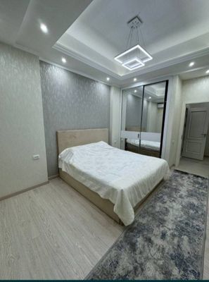 Сдаётся двухкомнатная квартира у метро Шахристан.