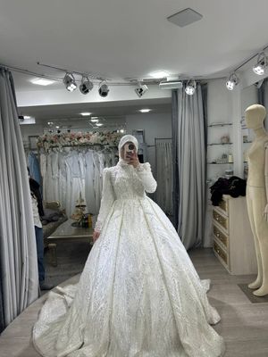 Kelin ko‘ylak sotiladi 2 marta kiyilgan holati yaxshi
