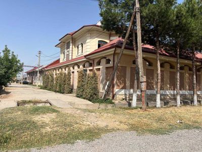 Зангиота Зиёратгохи якинида катта уй 8 сотих