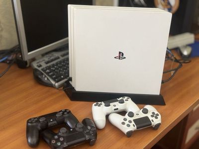 Playstation 4 pro с гарантией на 9 месяцев