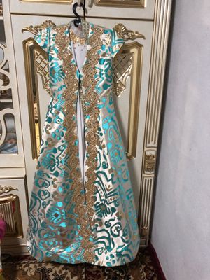 Uzun abaya sifatli ansambl sotiladi