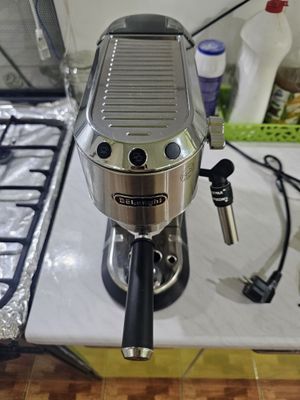 Роковая кофеварка Delonghi EC685.M Dedica, 15 бар, капучинатор, 1.1л