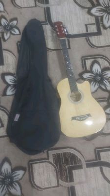gitara sotiladi 1mln