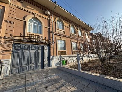 Yunsobot zenit uy sotiladi yaxshi xolatda yer narxida