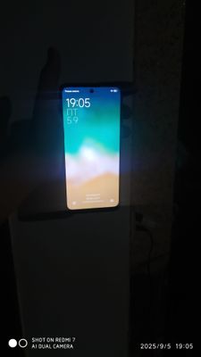 Redmi 10 holati yaxwi narxi 750 min som 64 gb ....