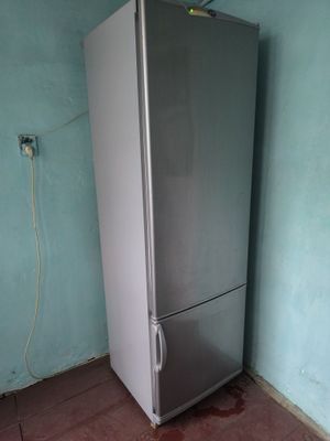 Продается двухкамерный холодильник