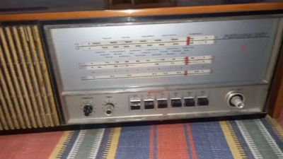 Radiopriyomnik SSSR paytdagi zor holatda