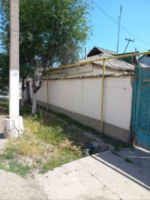 Uy sotiladi. Toshkent viloyati Oqqorg'on shahri