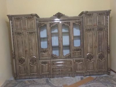 Garnitur va oynali shkaf (holati a’lo)