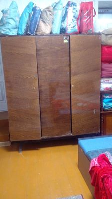 Срочно продам шифоньеры прочные, хорошего состояния!