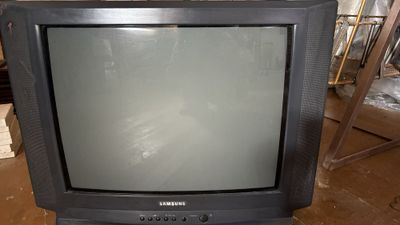 Телевизор с подставкой