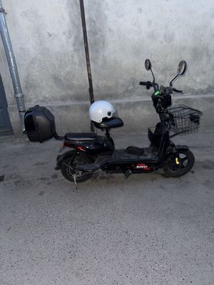 Skutr ideal yengi orqa pakrishka qoyilgan