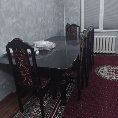 12-ли Стол, 8та стул
