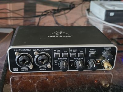 Behringer UMC202HD zvukavoy karta