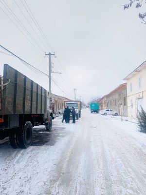 Zil 130 sotiladi naxtka