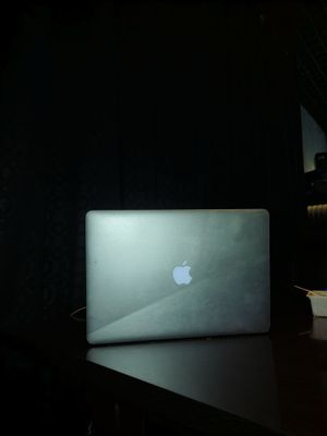 MacBook pro 15 srochna sotiladi