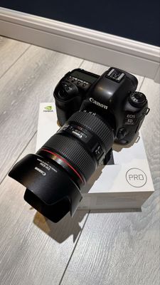 Canon 5D Mark 4 ef 24 105mm f4l is ii usm