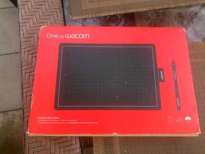 One by WACOM medium, Графический планшет