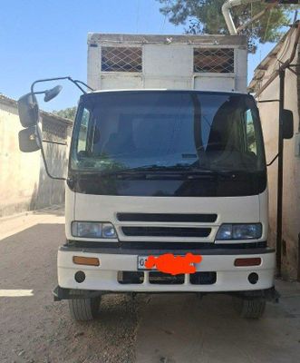 Yuk mashina sotiladi .Isuzu
