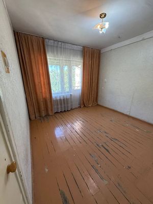 Эльбек Продаётся 2-комкв 77 серия  Кирпичный дом