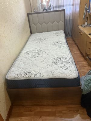 Продается 1спальняя кровать с новым матрасом