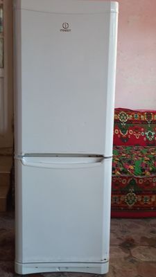 Холодильник Indesit