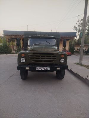 ZIL yuk mashinasi (olasiz minasiz=pul topar mashina)
