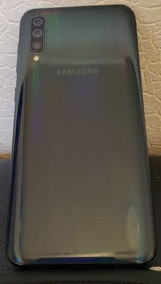 Samsung A50 1 mln so'mga sotiladi. Hujjatlari bor