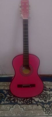 Gitara sotiladi holati yangi