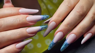 Маникюр и педикюр.