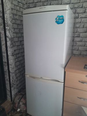 Холодильник LG в хорошем состоянии
