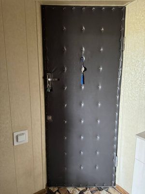 Продам железную дверь