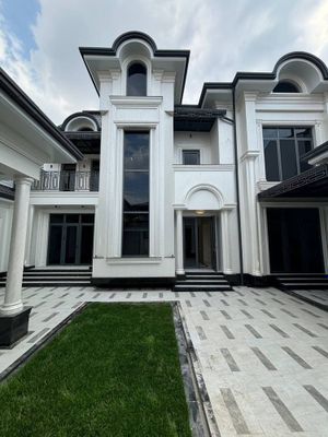 Продается шикарный дом Район: Мирзо-Улугбекский Ориентир: Никитина