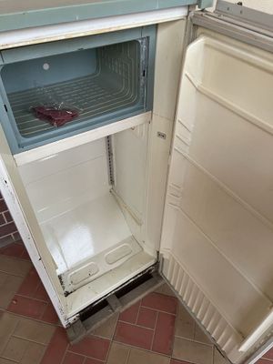 Xoladilnik rabbochi sastena zur ishledi xolati yaxshi