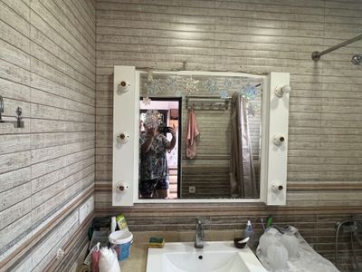 Продается зеркало с лампочками б/у
