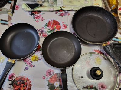 Сковородки и казан