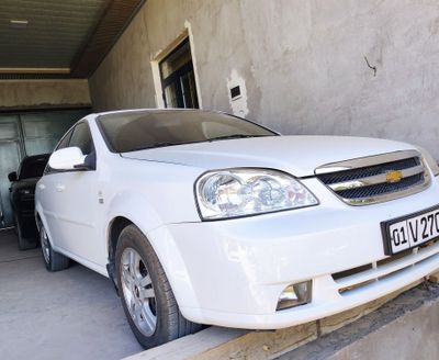 Ласетти 1.8 сотилади