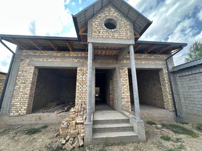 Учкахрамон постдан 8 км кирганда Мустакиллик махаллада 2,5 сотих короб